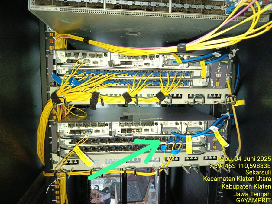 Instalasi fiber optic FTTH indoor